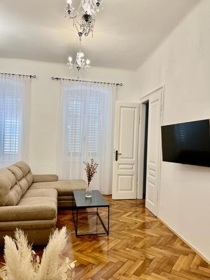 Апартаменти Lux Apartmans Пула Екстер'єр фото