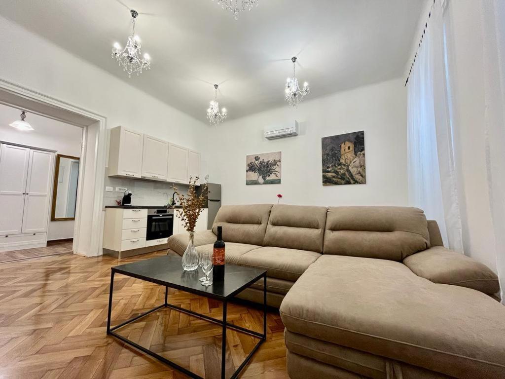 Апартаменти Lux Apartmans Пула Екстер'єр фото