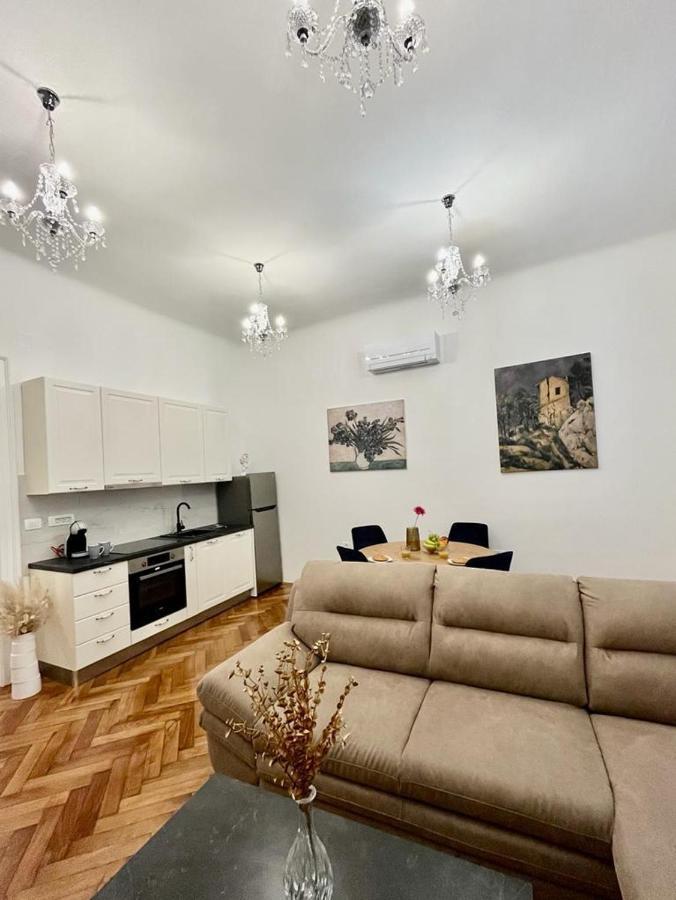Апартаменти Lux Apartmans Пула Екстер'єр фото